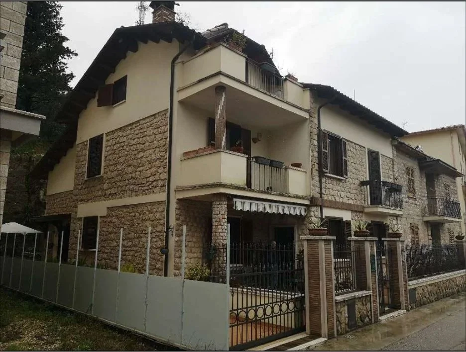 Casa indipendente 11.5 locali a Lenola (LT)
