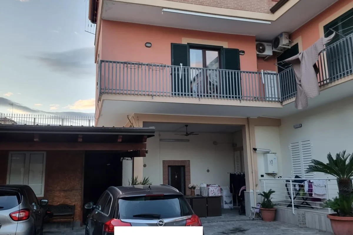 Appartamento 7 locali a Villa di Briano (CE)