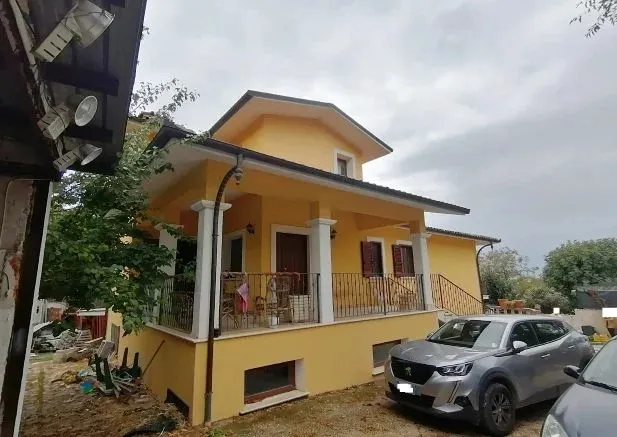 Villa a L'Aquila (AQ)