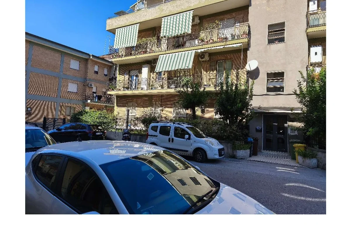 Appartamento 7 locali a Caserta (CE)