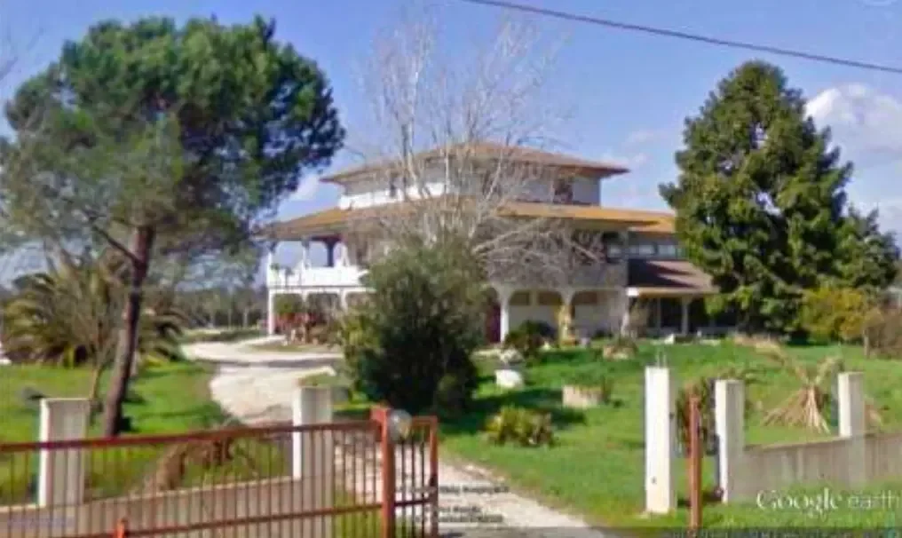 Complesso immobiliare 10 locali a Sabaudia (LT)