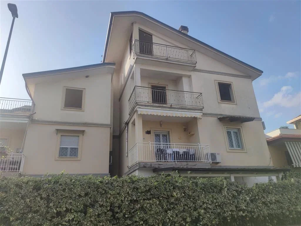 Appartamento 10 locali a Casaluce (CE)