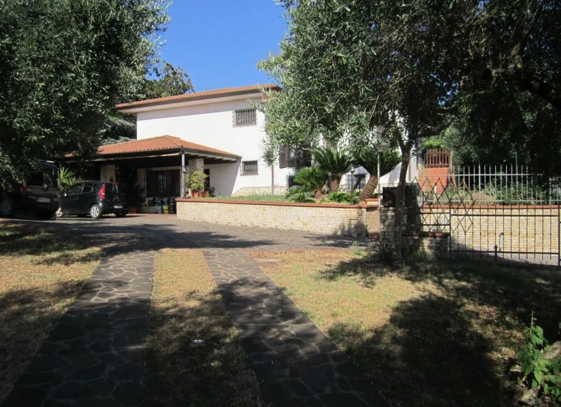 Villa 11 locali a Sezze (LT)