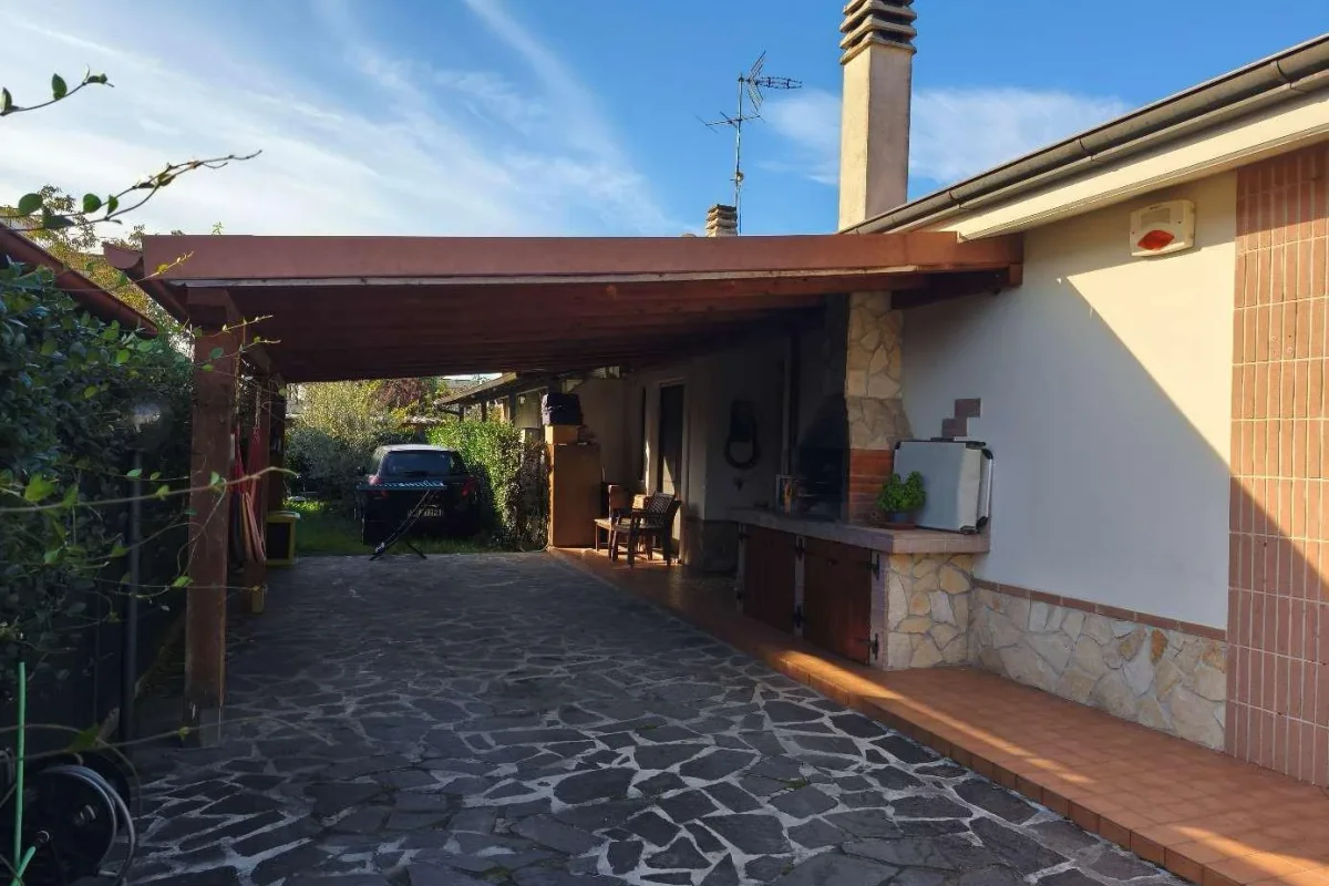 Villa a Schiera 5.5 locali a Latina (LT)
