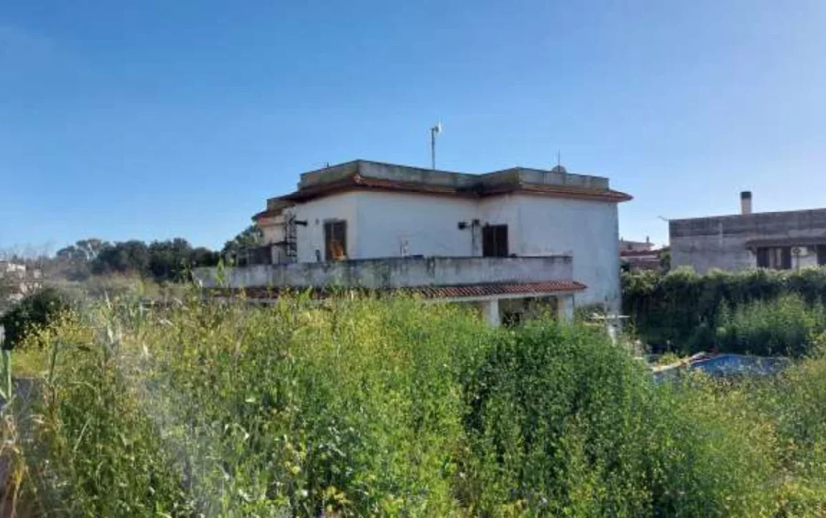 Villa 9 locali a Aprilia (LT)
