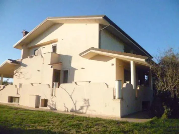 Villa a Sabaudia (LT)