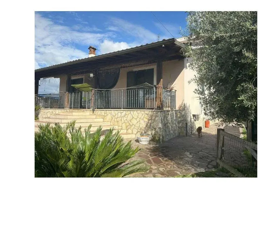 Villa a Cisterna di Latina (LT)