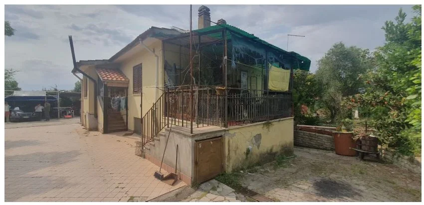 Villa 5 locali a Aprilia (LT)