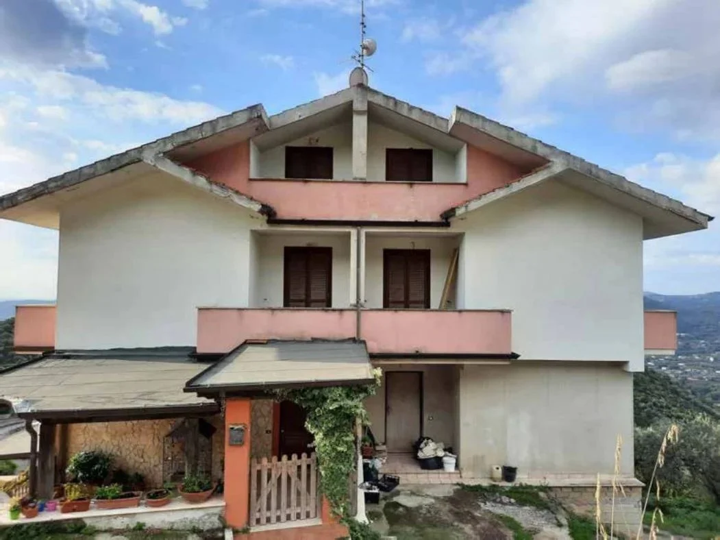 Complesso immobiliare a Maenza (LT)